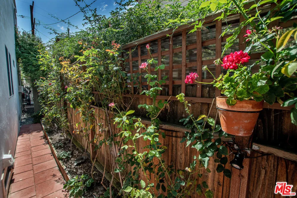 254 S Vendome Street #6 Los Angeles, CA 90057
