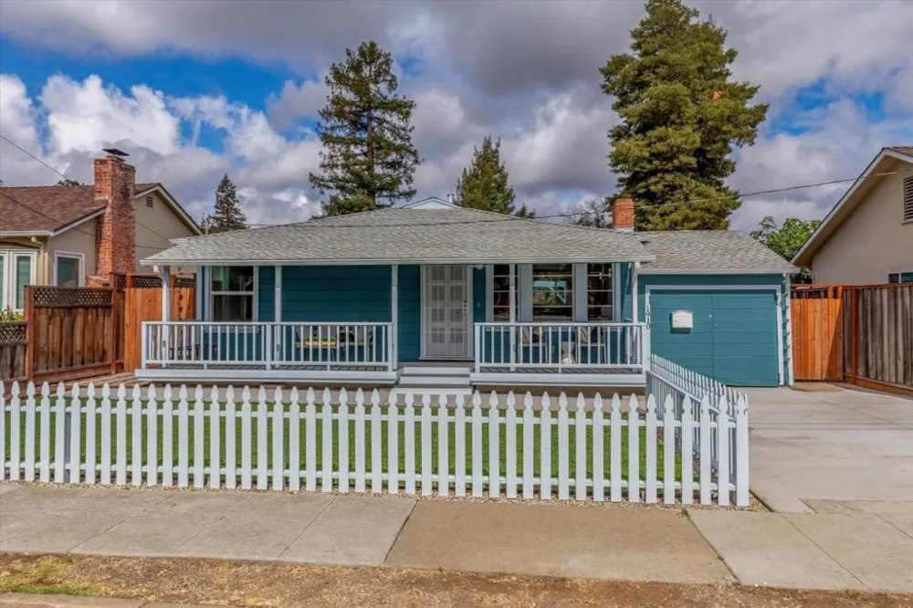 1910 Harding Avenue Redwood City, CA 94062