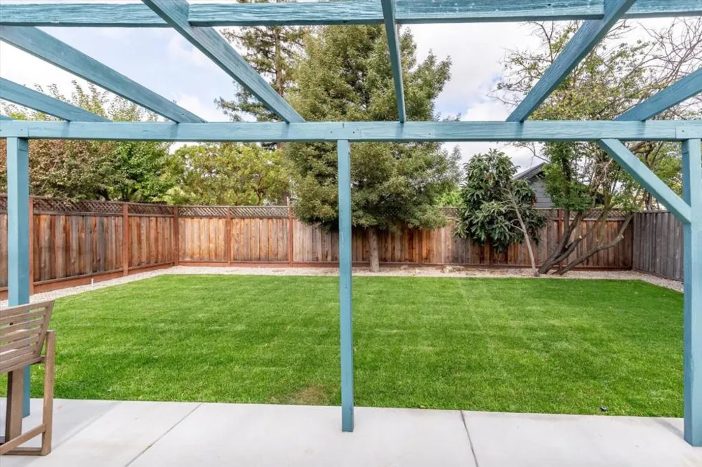 1910 Harding Avenue Redwood City, CA 94062