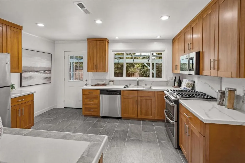 1910 Harding Avenue Redwood City, CA 94062