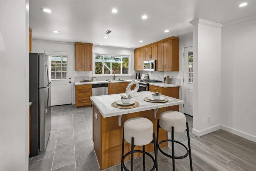 1910 Harding Avenue Redwood City, CA 94062