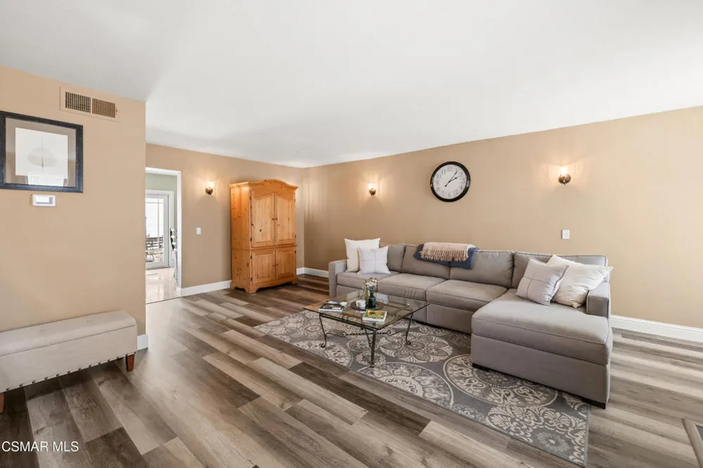 345 Jeremiah Drive #E Simi Valley, CA 93065