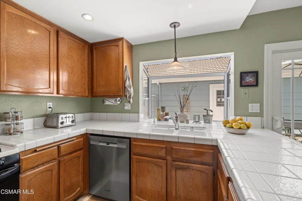 345 Jeremiah Drive #E Simi Valley, CA 93065