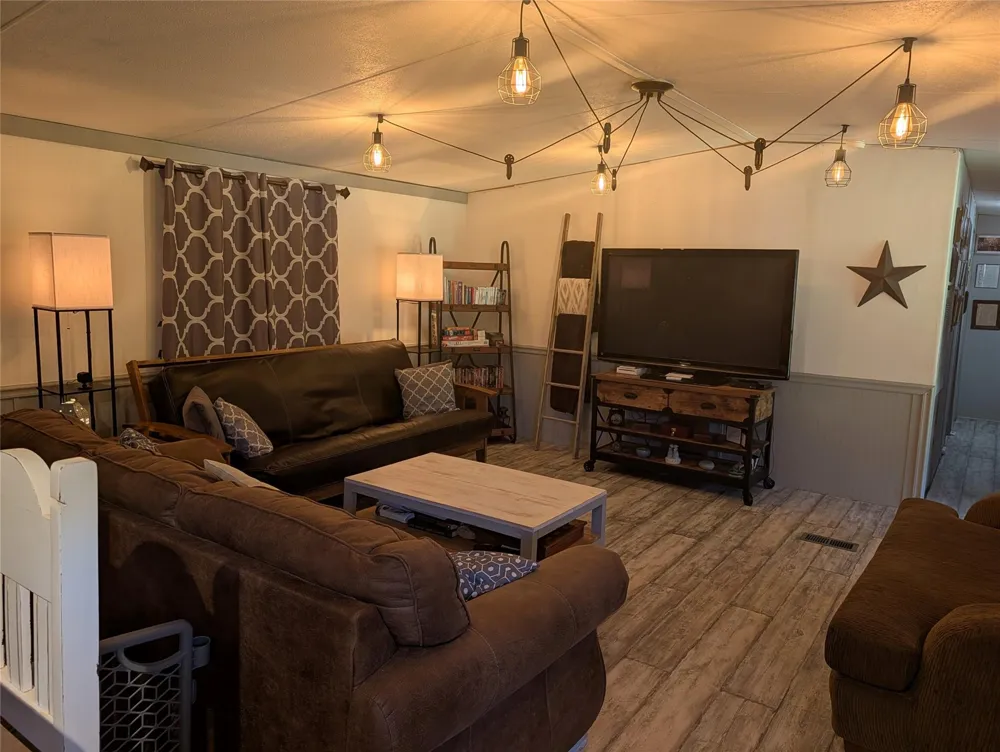 346 Lakeside Circle Trinity, TX 75862