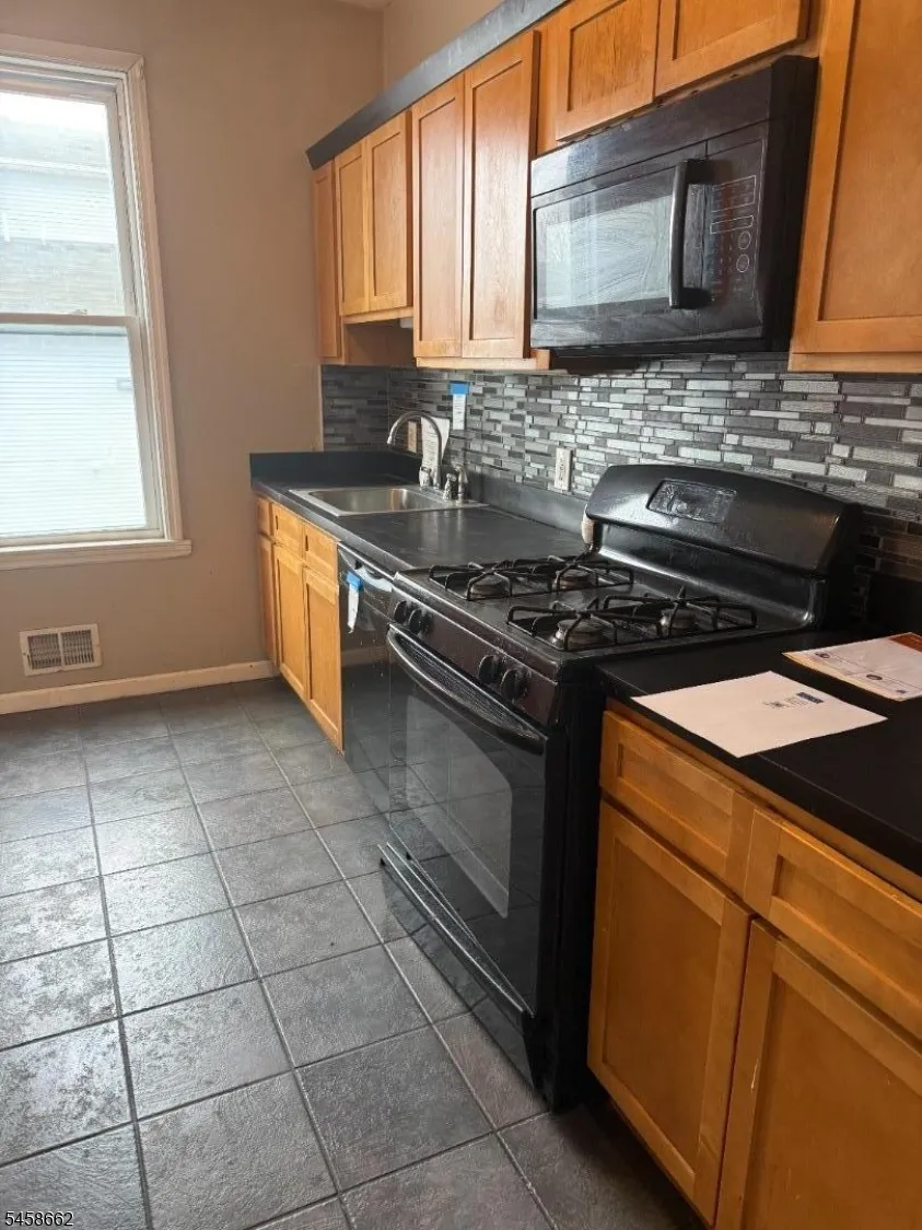 108 S Park Elizabeth City, NJ 07206