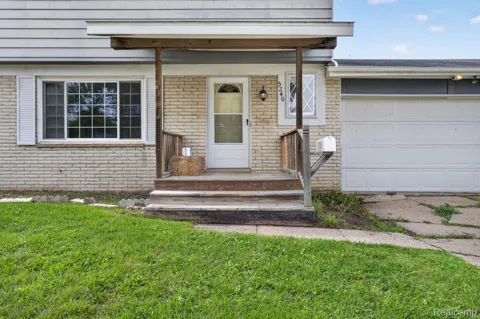 5240 Oakview Drive