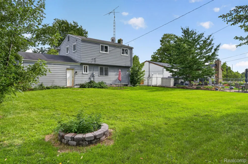 5240 Oakview Drive Swartz Creek City, MI 48473