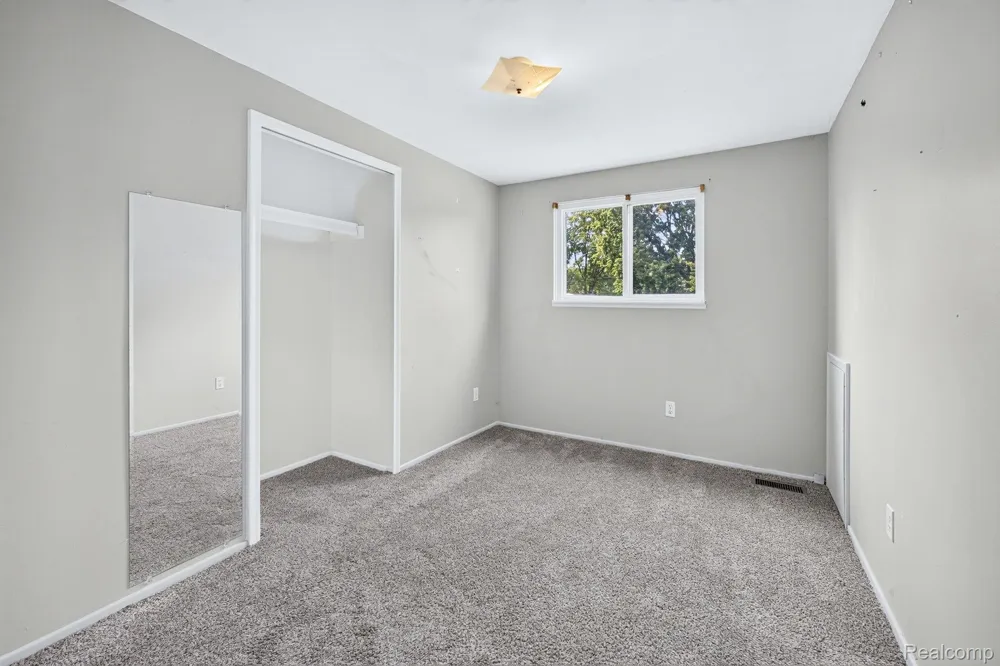 5240 Oakview Drive Swartz Creek City, MI 48473