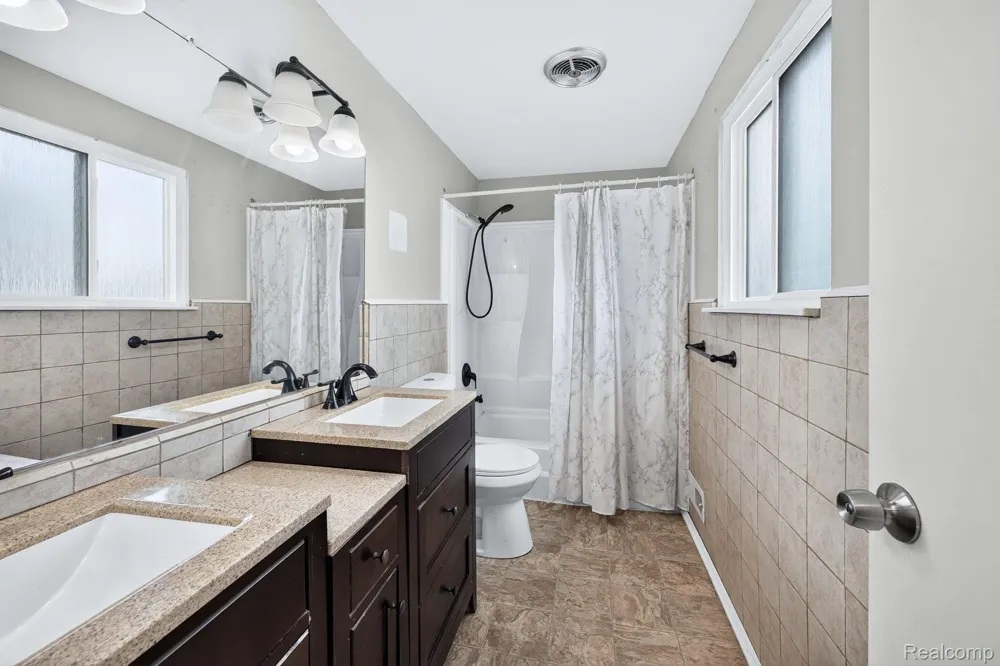 5240 Oakview Drive Swartz Creek City, MI 48473