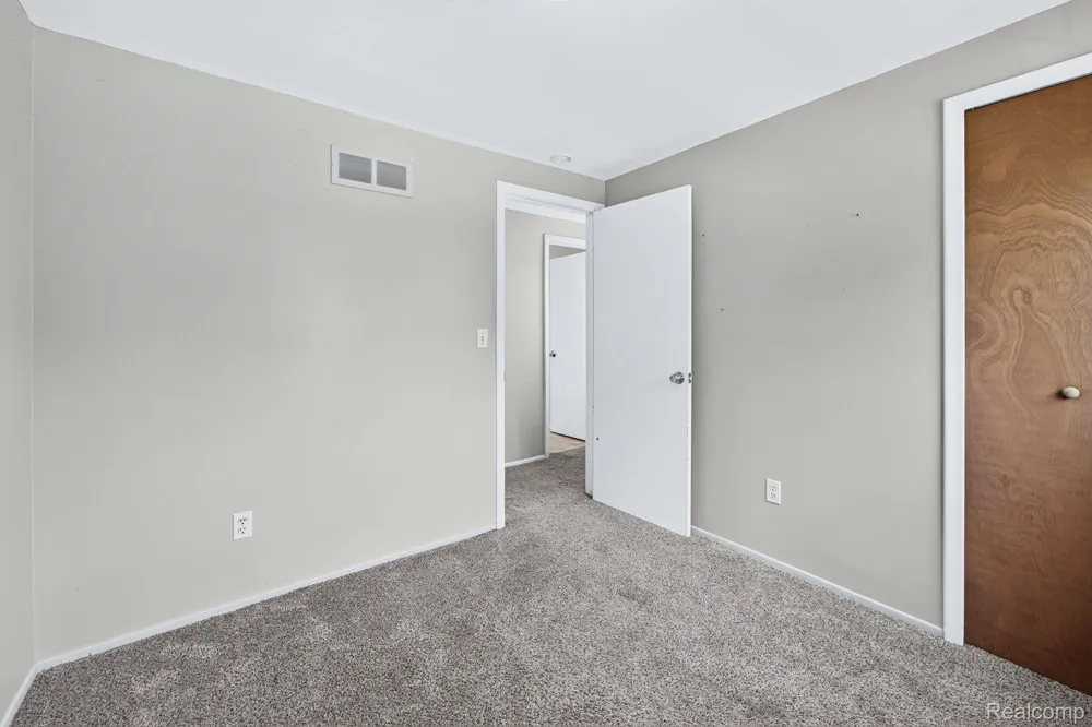 5240 Oakview Drive Swartz Creek City, MI 48473