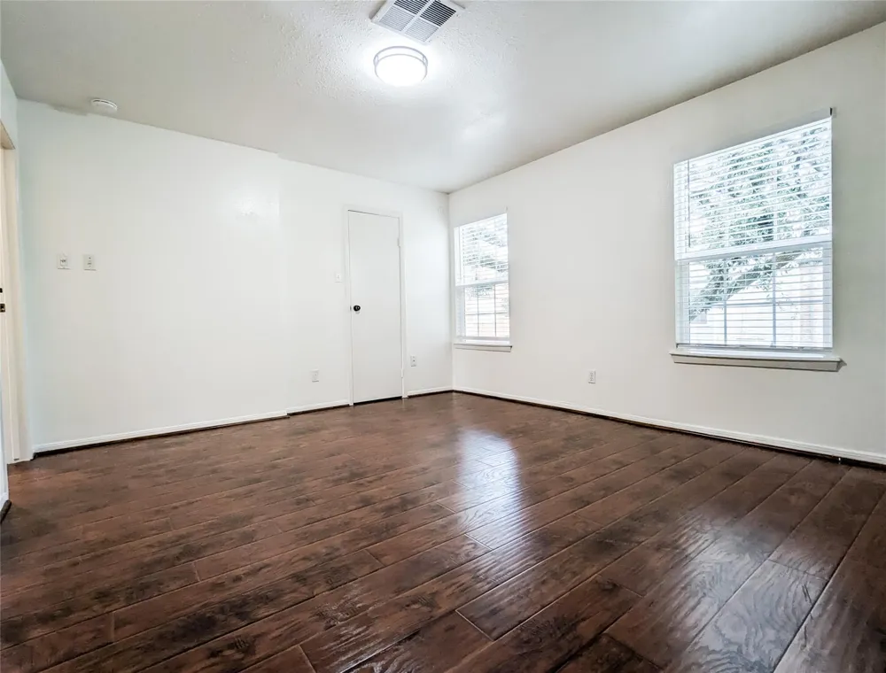 7925 Knight Road Houston, TX 77054