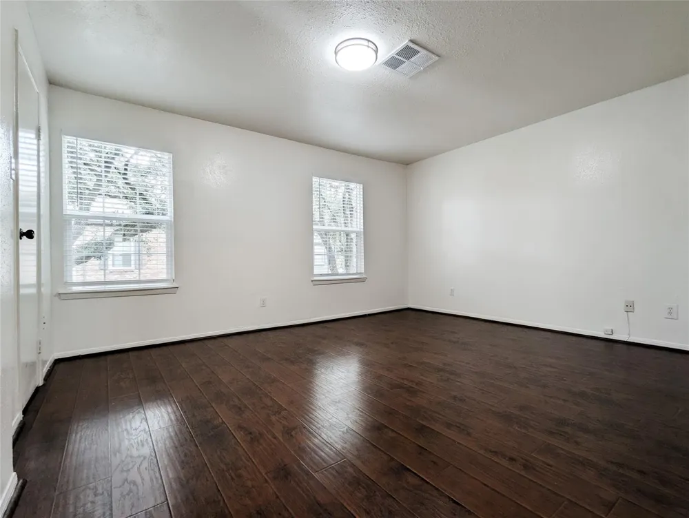 7925 Knight Road Houston, TX 77054