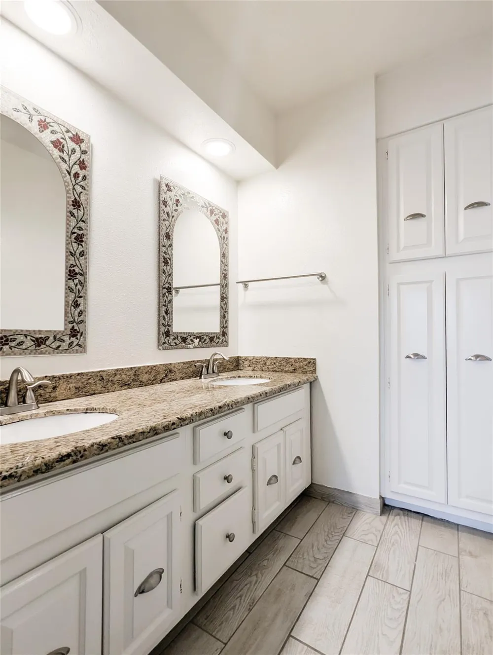 7925 Knight Road Houston, TX 77054