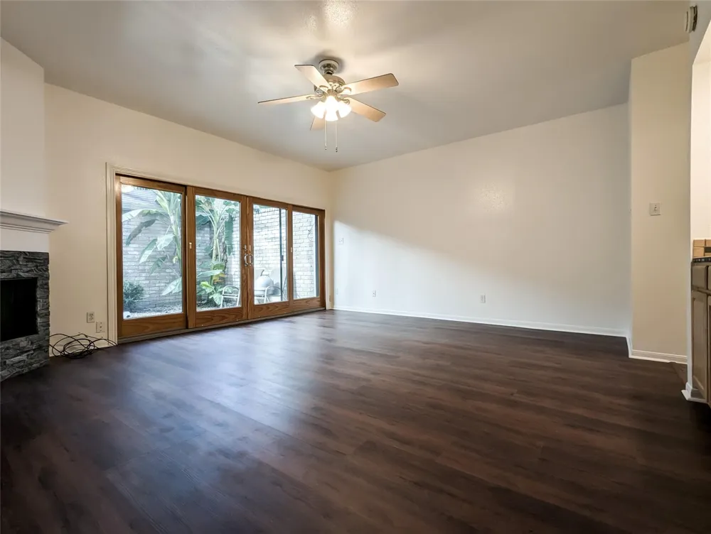 7925 Knight Road Houston, TX 77054