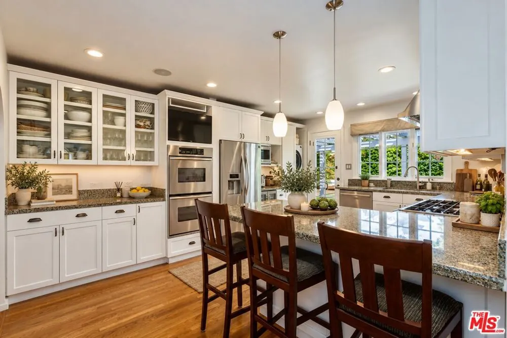 816 S Dunsmuir Avenue Los Angeles, CA 90036
