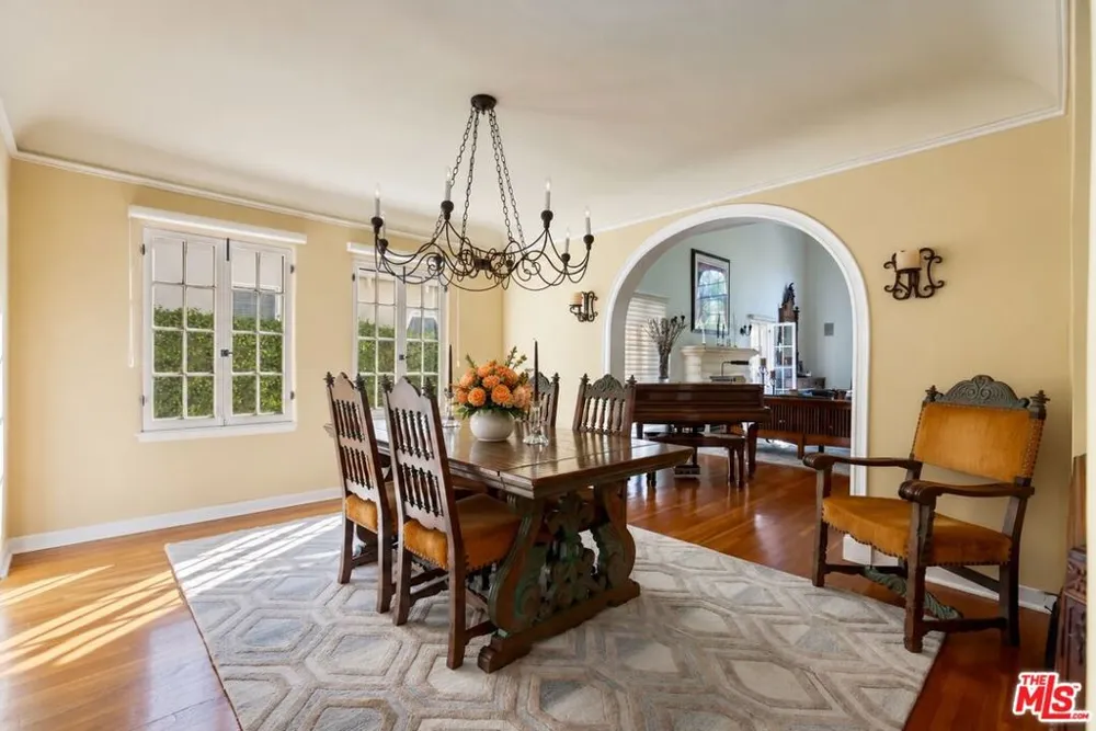 816 S Dunsmuir Avenue Los Angeles, CA 90036