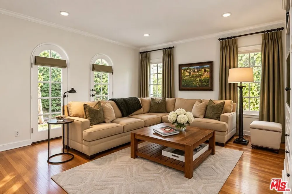 816 S Dunsmuir Avenue Los Angeles, CA 90036