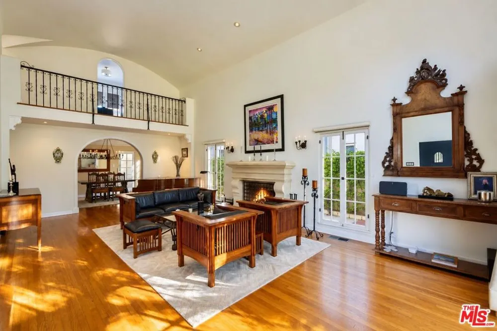 816 S Dunsmuir Avenue Los Angeles, CA 90036