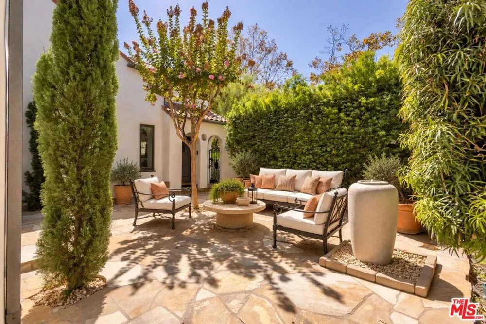 816 S Dunsmuir Avenue Los Angeles, CA 90036