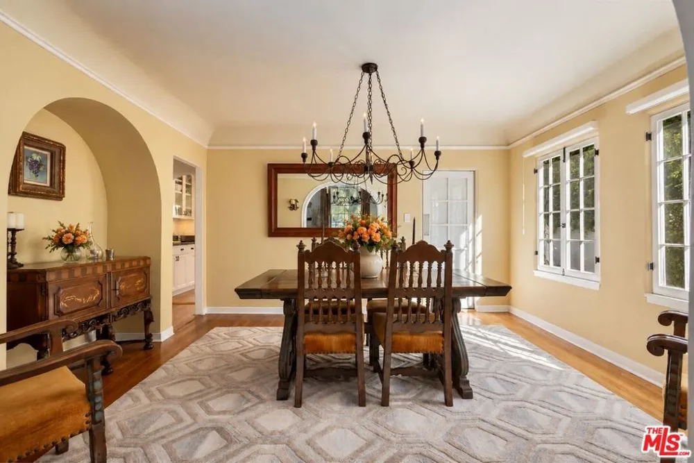 816 S Dunsmuir Avenue Los Angeles, CA 90036