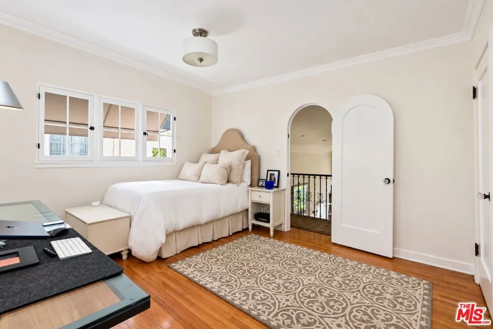 816 S Dunsmuir Avenue Los Angeles, CA 90036