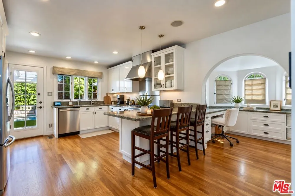 816 S Dunsmuir Avenue Los Angeles, CA 90036