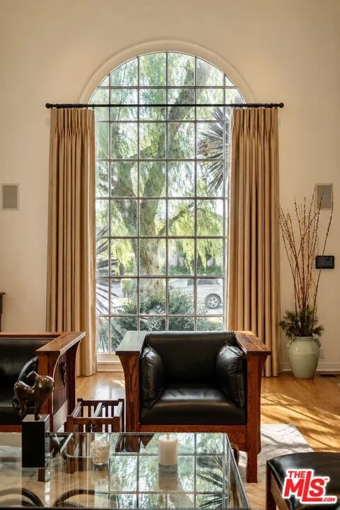 816 S Dunsmuir Avenue Los Angeles, CA 90036