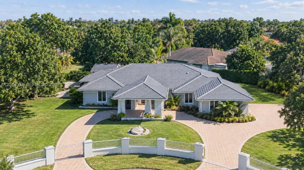 7625 SW 75th Ave Miami, FL 33143