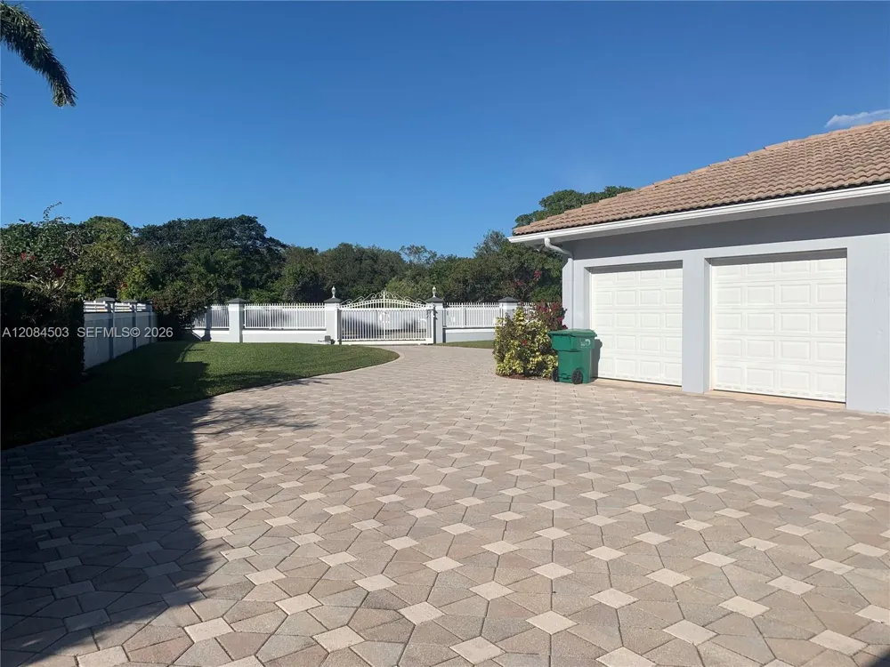 7625 SW 75th Ave Miami, FL 33143
