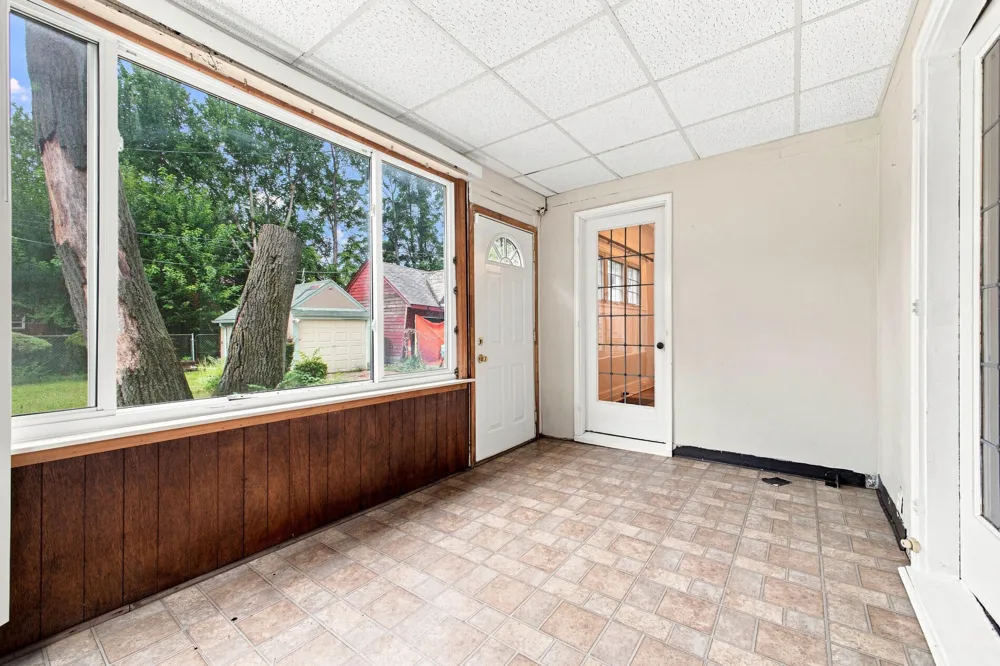 16587 La Salle Avenue Detroit, MI 48221