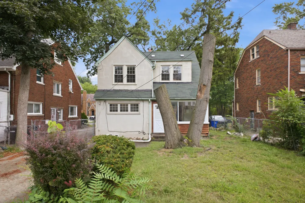 16587 La Salle Avenue Detroit, MI 48221