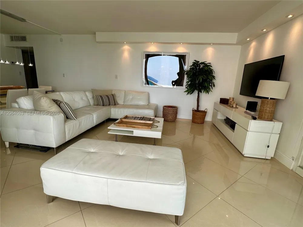100 Bayview Dr #1405 Sunny Isles Beach, FL 33160