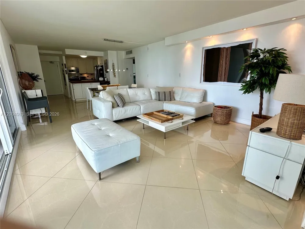 100 Bayview Dr #1405 Sunny Isles Beach, FL 33160