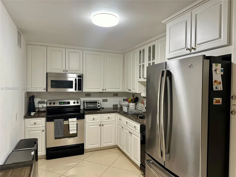 100 Bayview Dr #1405 Sunny Isles Beach, FL 33160