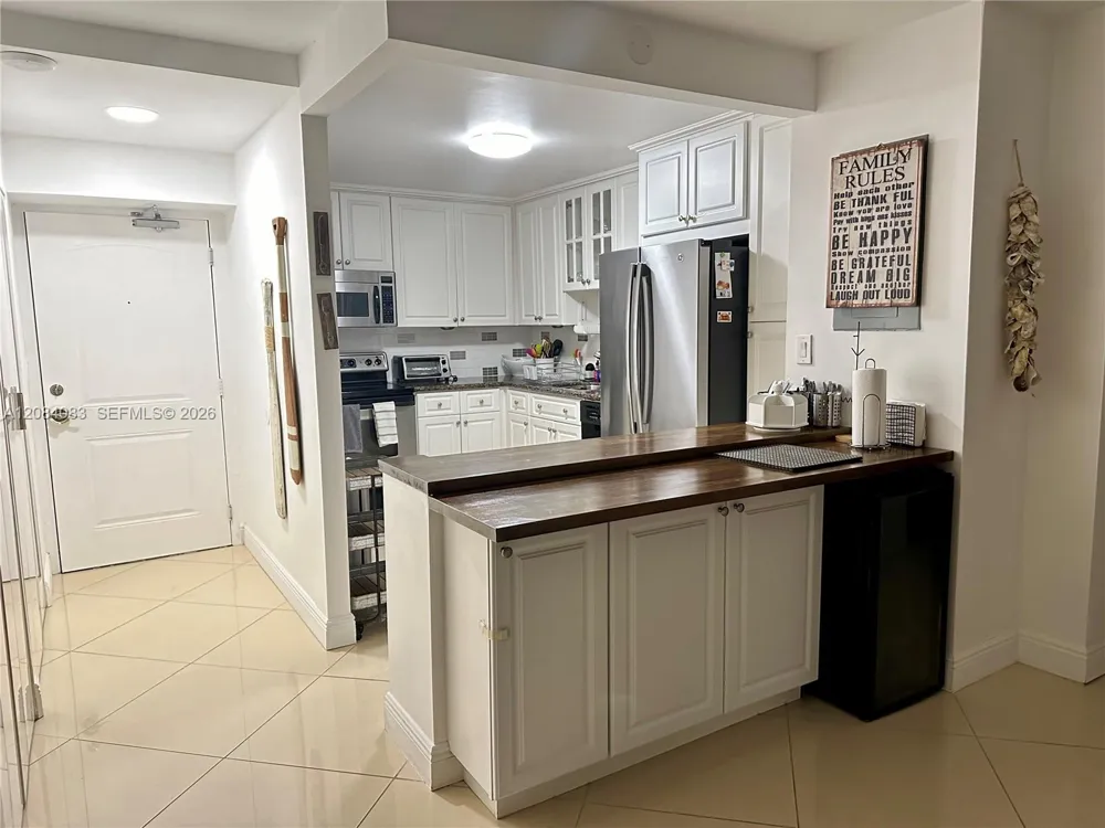 100 Bayview Dr #1405 Sunny Isles Beach, FL 33160