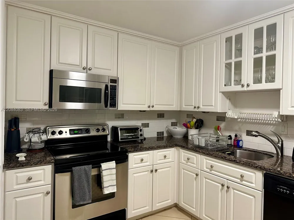100 Bayview Dr #1405 Sunny Isles Beach, FL 33160