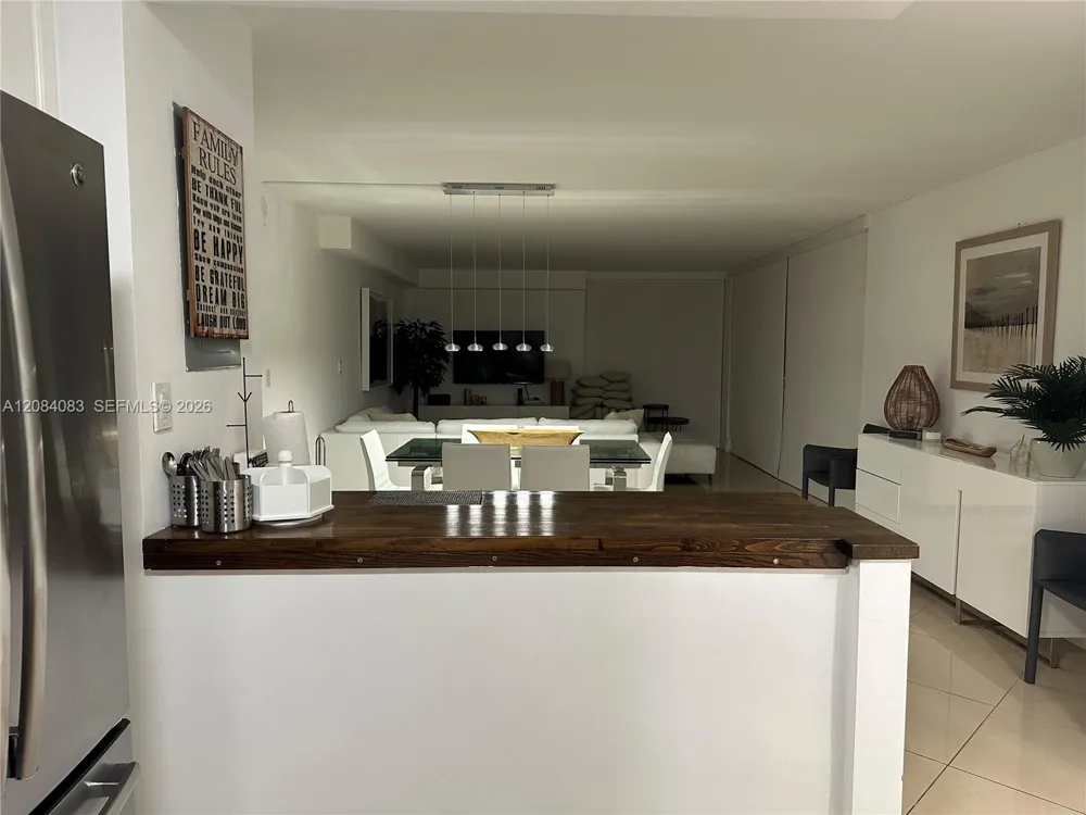 100 Bayview Dr #1405 Sunny Isles Beach, FL 33160