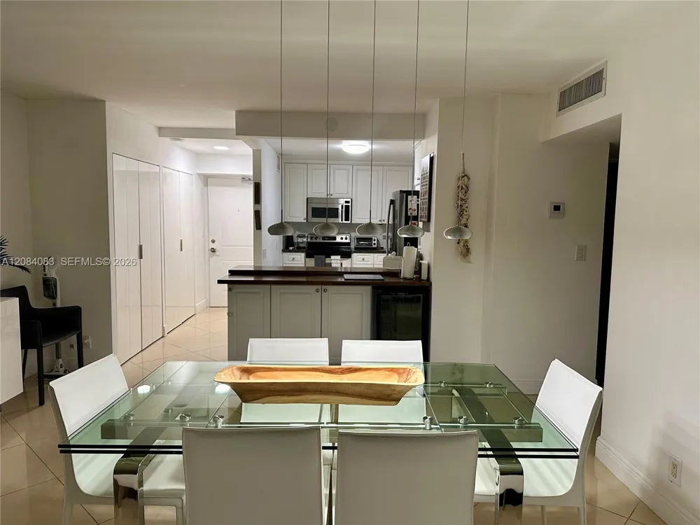 100 Bayview Dr #1405 Sunny Isles Beach, FL 33160
