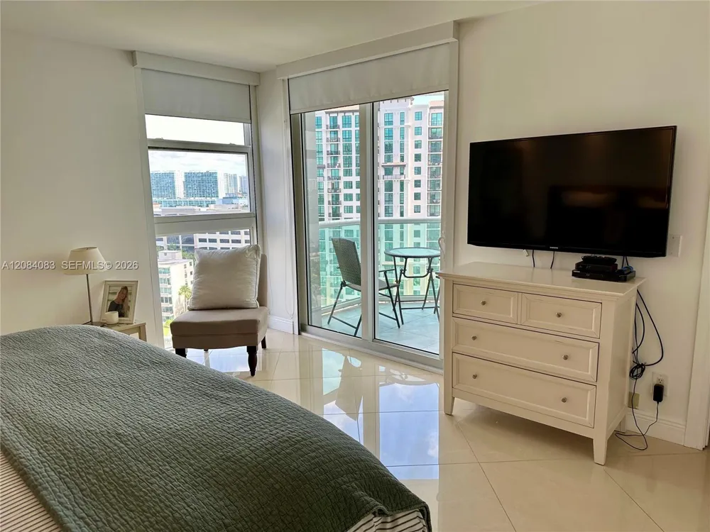 100 Bayview Dr #1405 Sunny Isles Beach, FL 33160