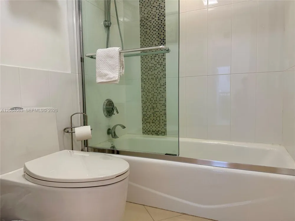 100 Bayview Dr #1405 Sunny Isles Beach, FL 33160