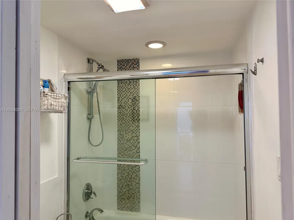 100 Bayview Dr #1405 Sunny Isles Beach, FL 33160