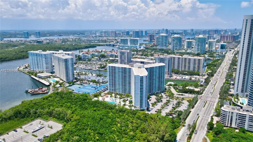 100 Bayview Dr #1405 Sunny Isles Beach, FL 33160