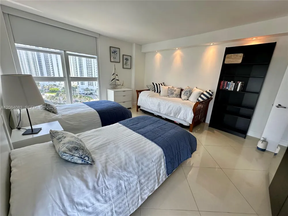 100 Bayview Dr #1405 Sunny Isles Beach, FL 33160