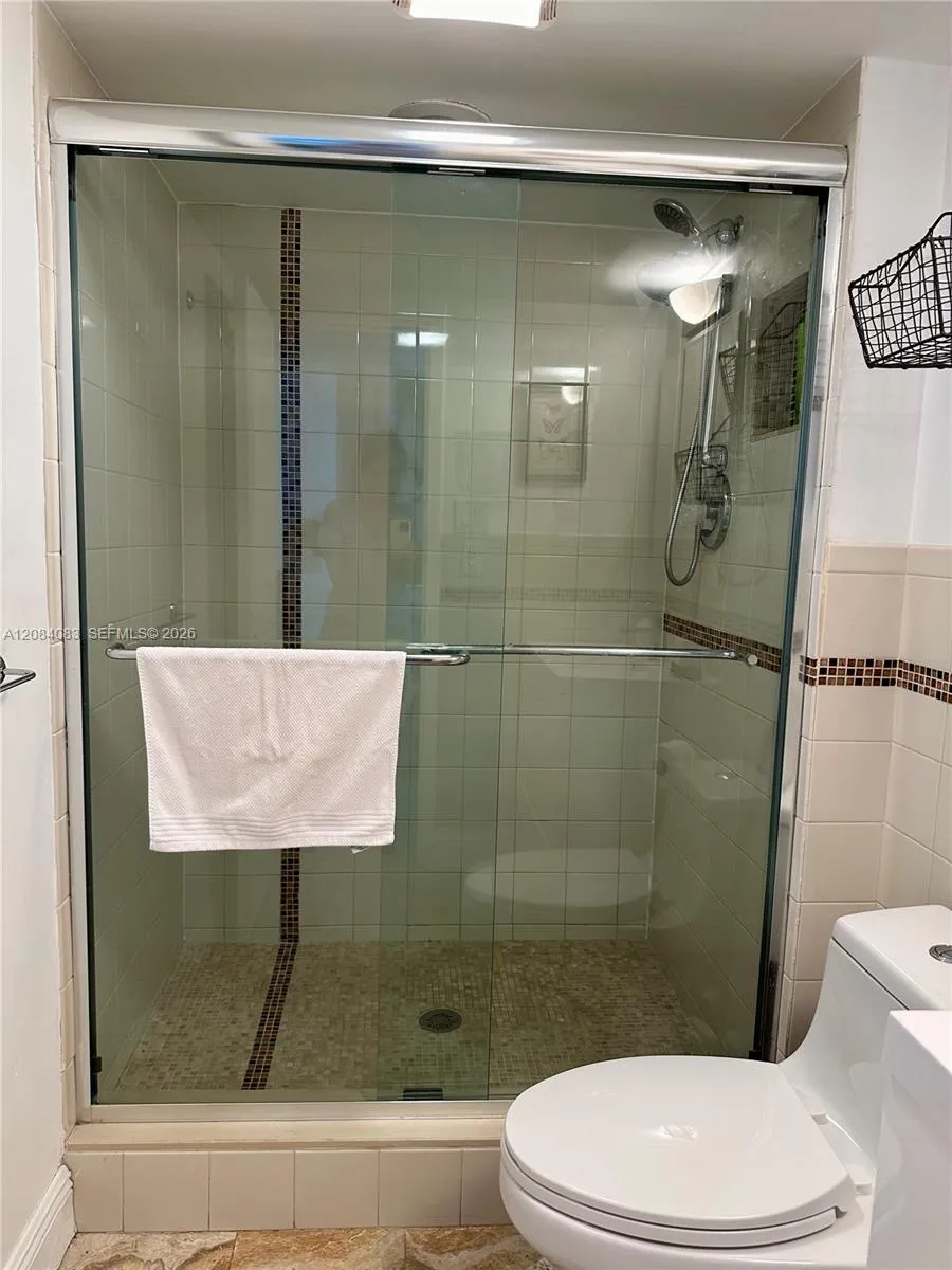 100 Bayview Dr #1405 Sunny Isles Beach, FL 33160