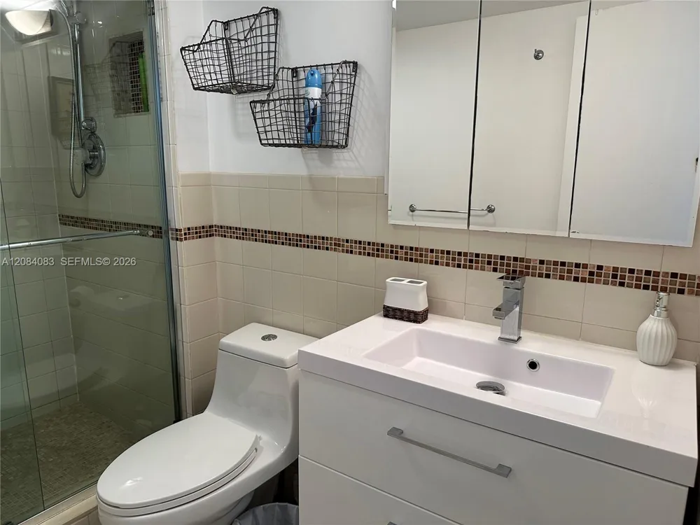 100 Bayview Dr #1405 Sunny Isles Beach, FL 33160
