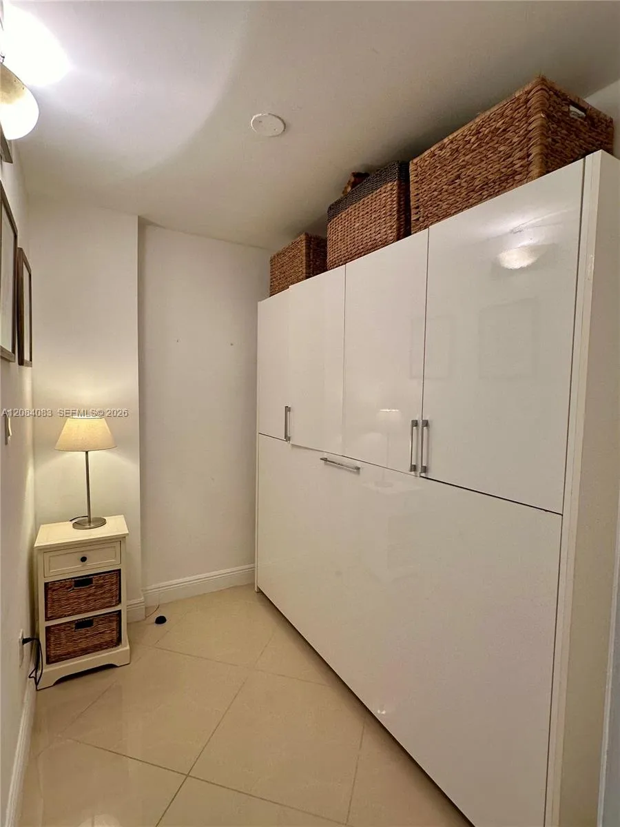 100 Bayview Dr #1405 Sunny Isles Beach, FL 33160