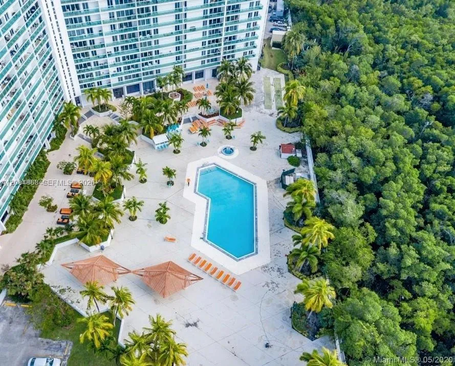 100 Bayview Dr #1405 Sunny Isles Beach, FL 33160