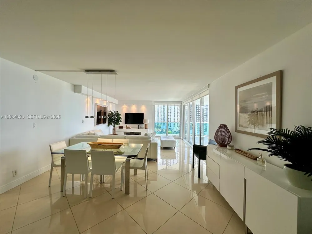 100 Bayview Dr #1405 Sunny Isles Beach, FL 33160