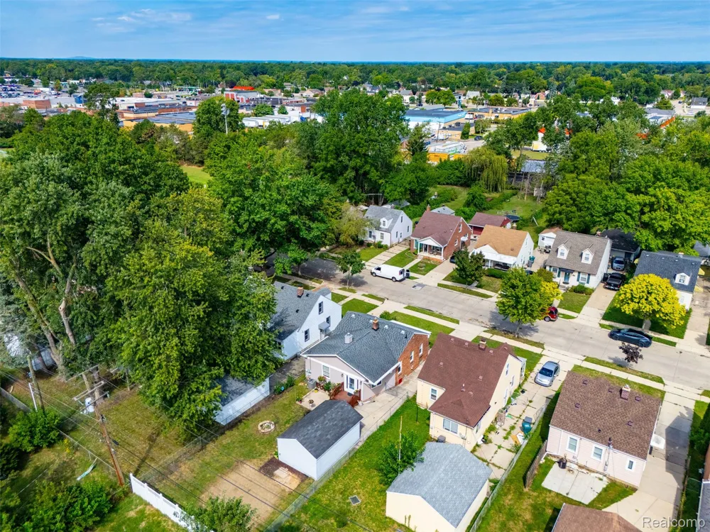 24911 Cooke Street Dearborn City, MI 48124
