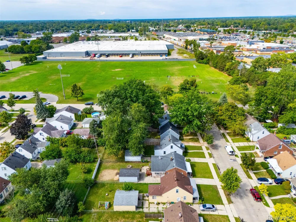 24911 Cooke Street Dearborn City, MI 48124